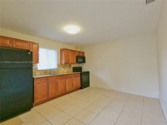 Building Photo - 4876 Serafica Dr