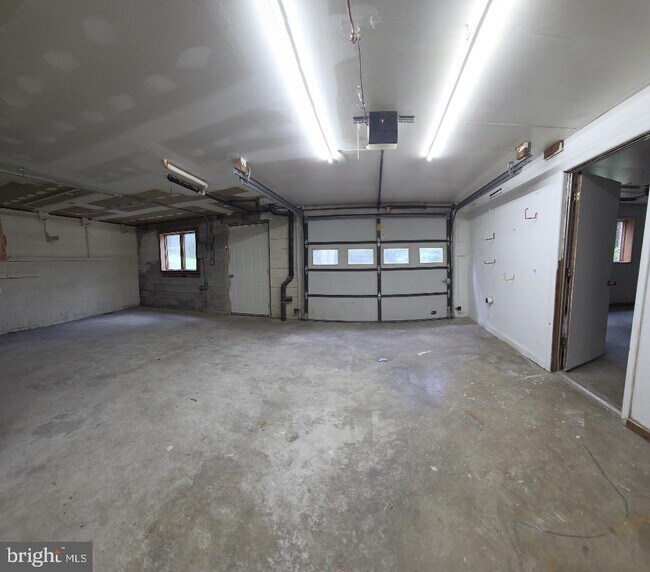 Building Photo - 5412 River Rd