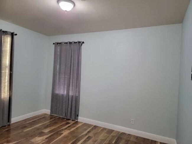 Building Photo - 469 Hawk Dr