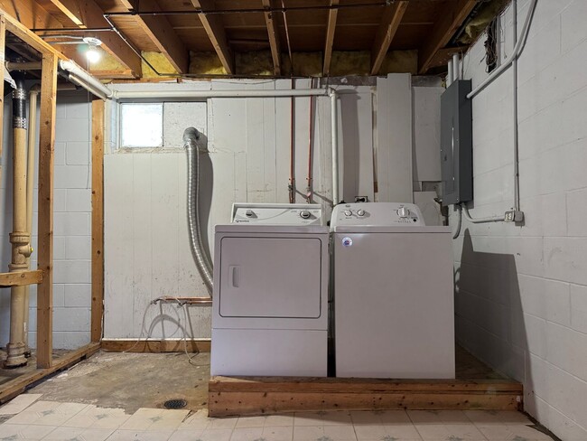Building Photo - Charming Midtown 3BR Near Benson & UNO for...