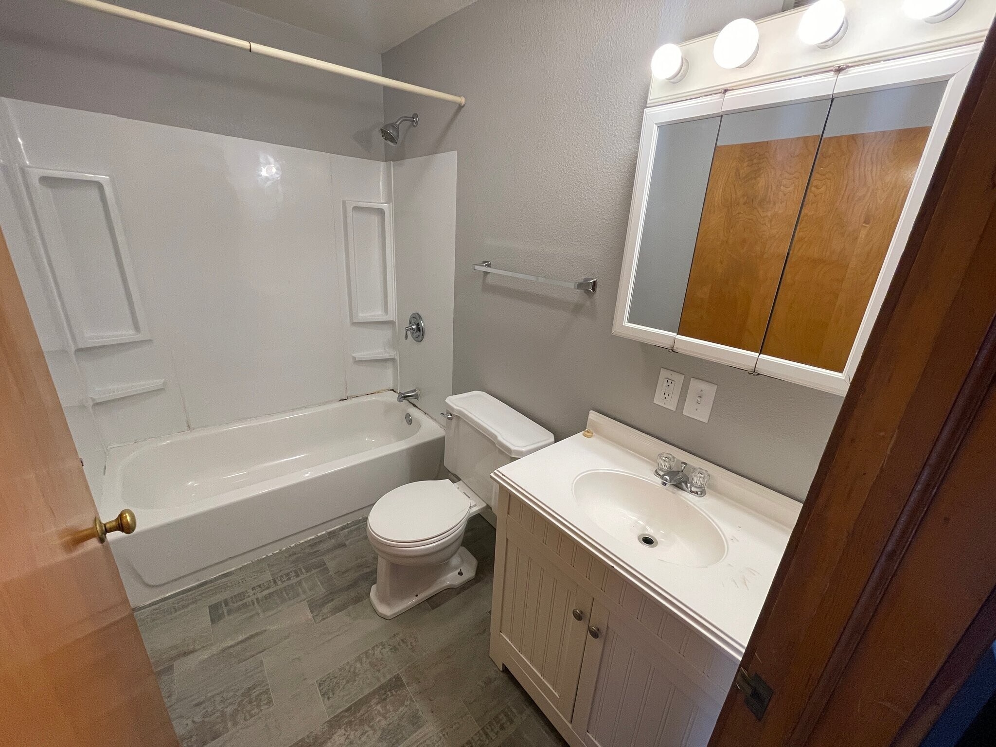 Building Photo - 458 3rd St NE