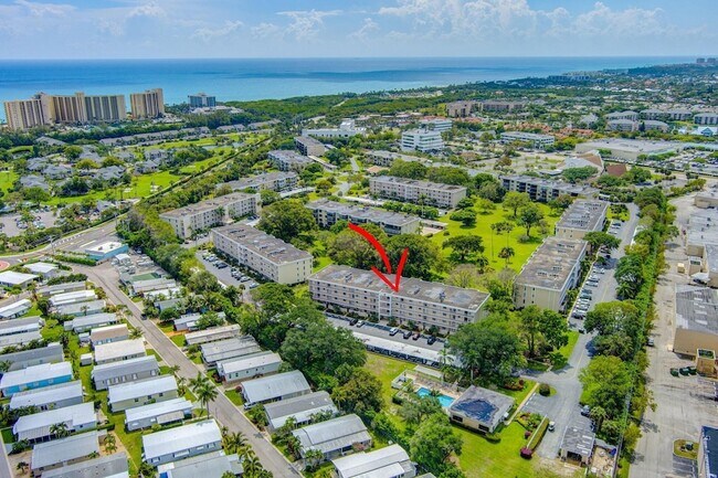 Building Photo - 300 N Hwy A1A