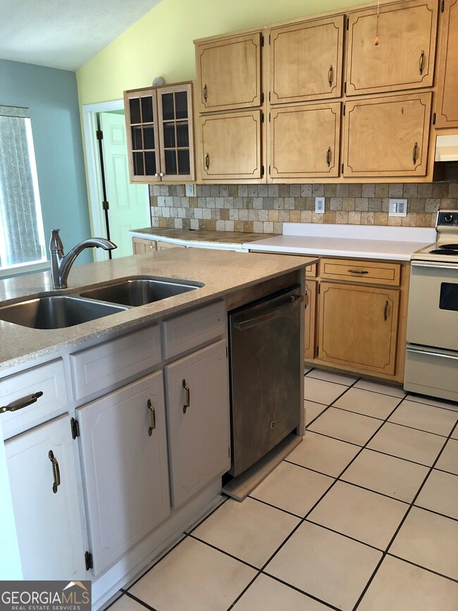 Building Photo - 290 Monmouth Dr