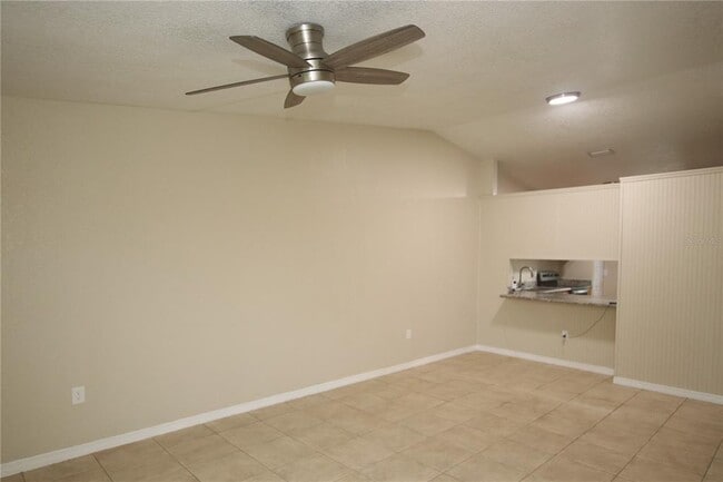 Building Photo - 304 Sun Dial Ct