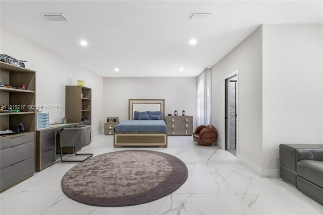 Building Photo - 8941 SW 65th Ct