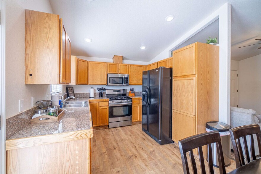 Building Photo - 1550 Carousel Ct