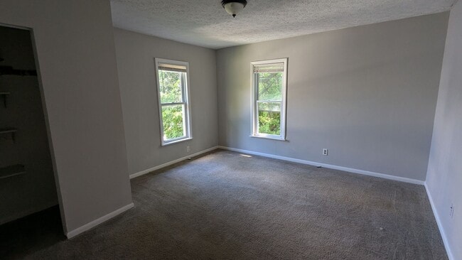 Building Photo - 498 Gage St