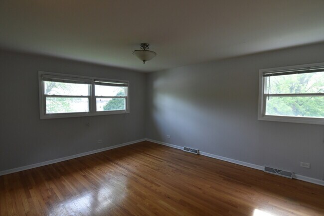 Building Photo - 1702 N Waterman Ave