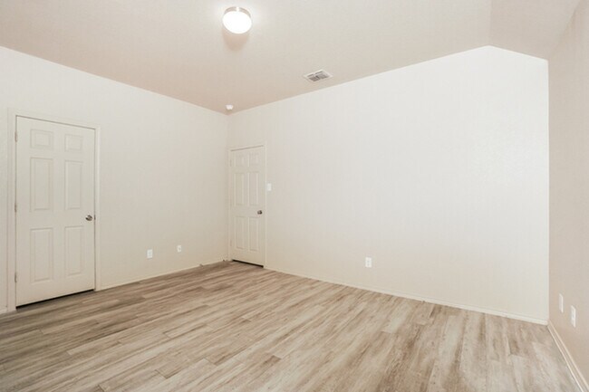 Building Photo - 3022 Aspen Mdw