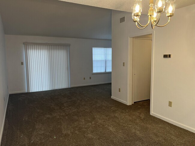 Building Photo - 6530 Laguna Point