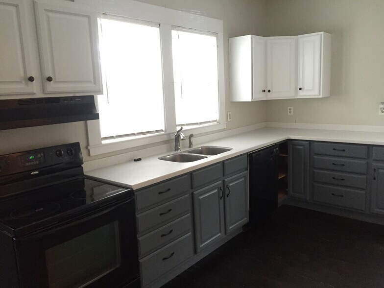 Building Photo - 1919 Plainfield Ave NE