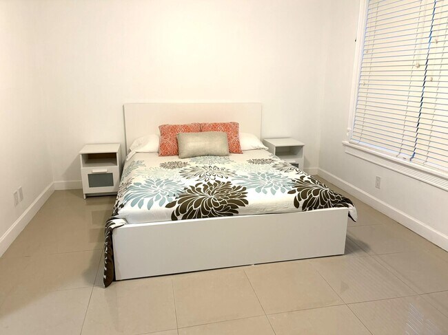 Building Photo - 2940 N Course Dr