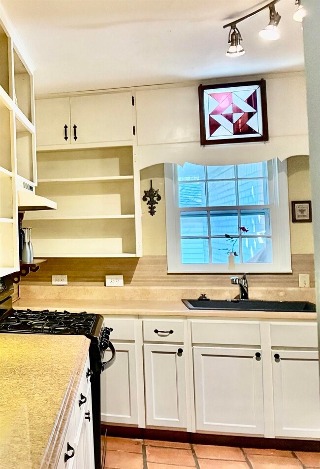 Building Photo - 404 N Jackson St