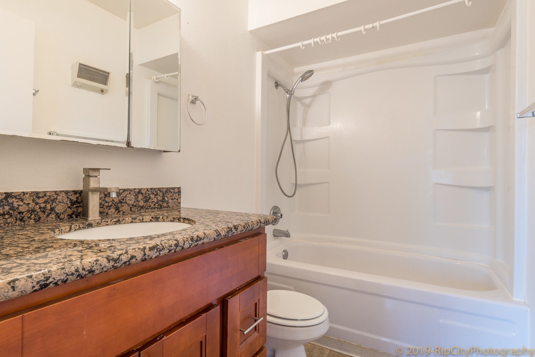 Building Photo - 9512 N Oswego Ave