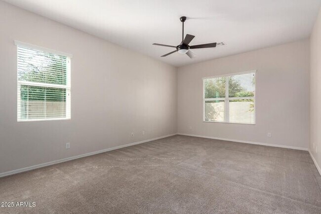 Building Photo - Stunning 4 bedroom, 3 bathroom home in the...