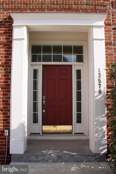 Building Photo - 13570 Village Green Dr