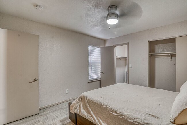 Building Photo - 311 Zenith Dr