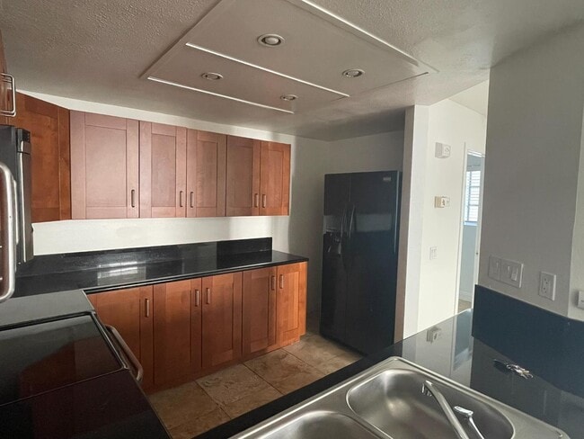 Building Photo - 740 Eastshore Terrace