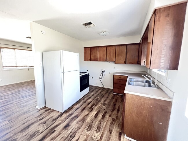 Building Photo - 2400 Buchanan St