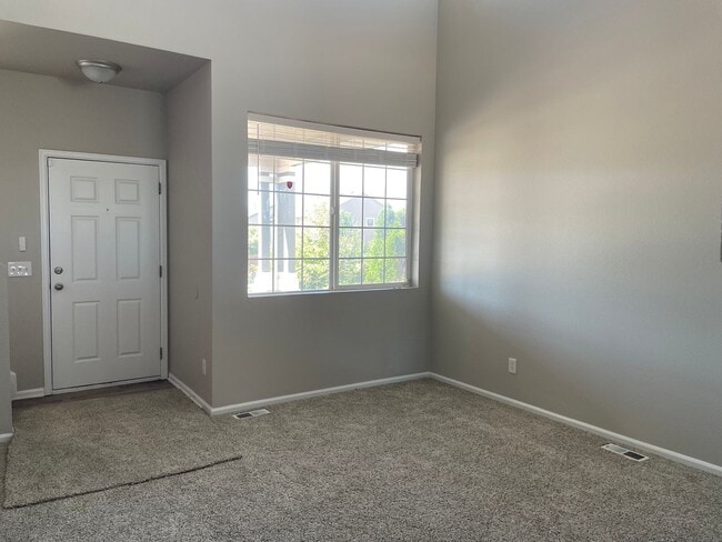 Building Photo - Renovated Home with A/C!