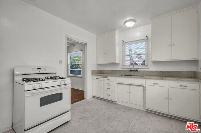 Building Photo - 4225 Campbell Dr
