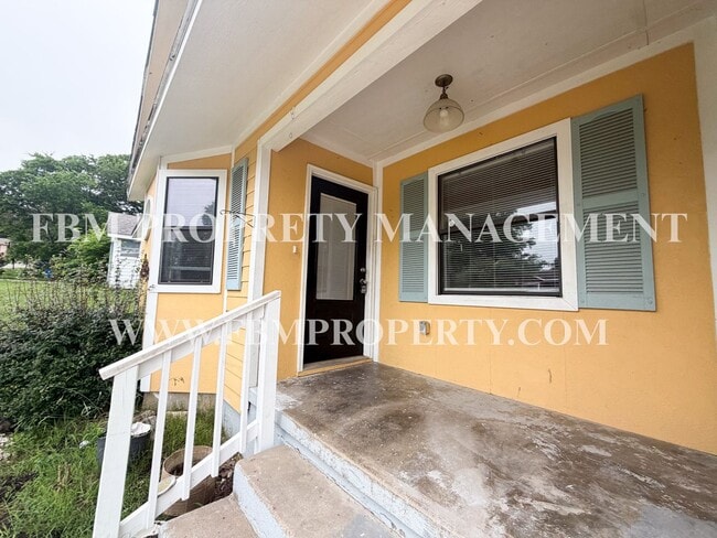 Building Photo - 108 Sunset Cir