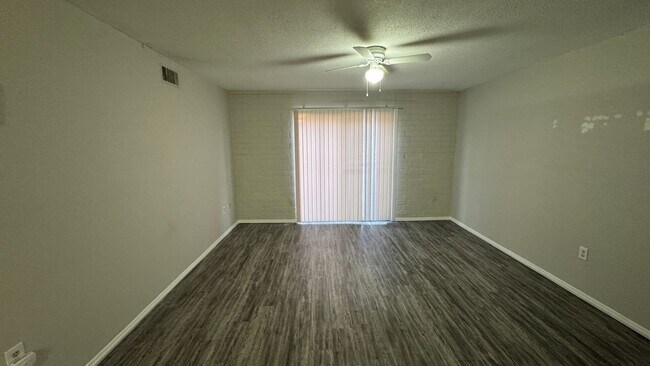 Building Photo - 1700 SW 16th Ct