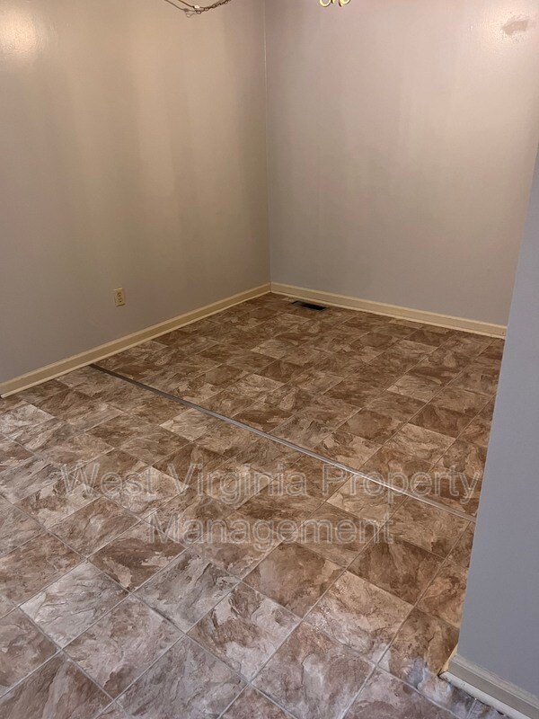 Building Photo - 184 Wyndale Dr