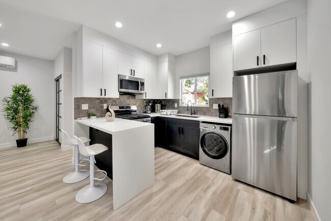 Building Photo - 5565 Ostin Ave