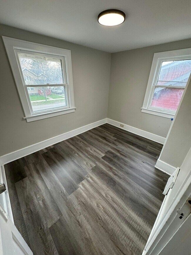 Building Photo - 623 Storer Ave