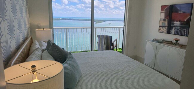 Building Photo - 1 SE 12th St