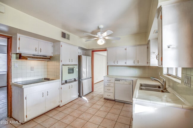 Building Photo - 8235 E Virginia Ave