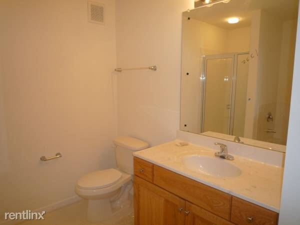 Building Photo - 3 br, 2 bath Condo - 1317 Fernwood Court