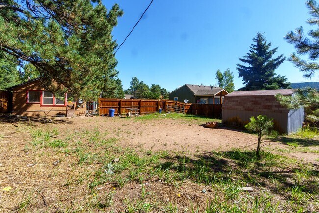 Building Photo - 2 bedroom charmer on W South for rent!