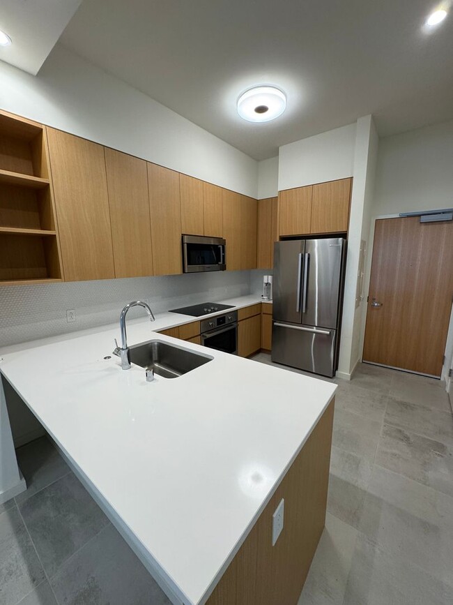 Building Photo - Sky Ala Moana West 1 bedroom, 1 bathroom l...