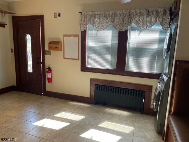 Building Photo - 184 N Bridge St