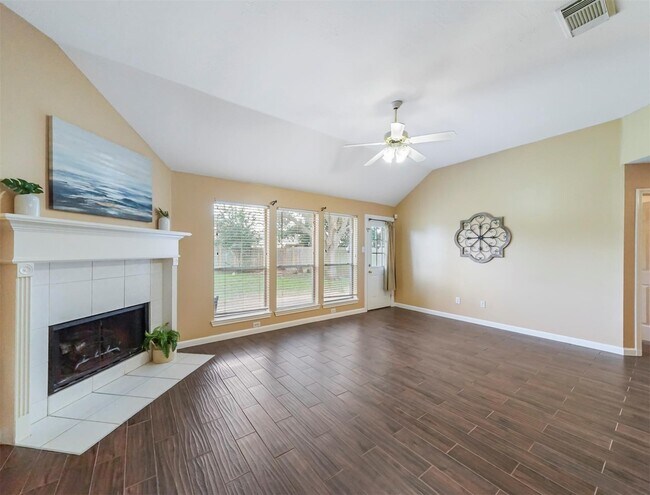 Building Photo - 5219 Bay Pines Dr