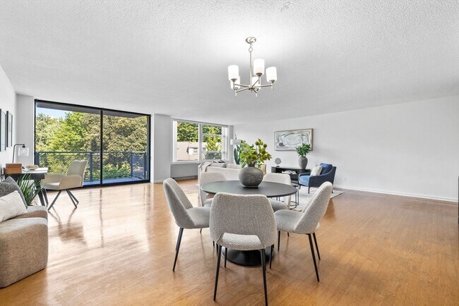 Building Photo - 80 Park St