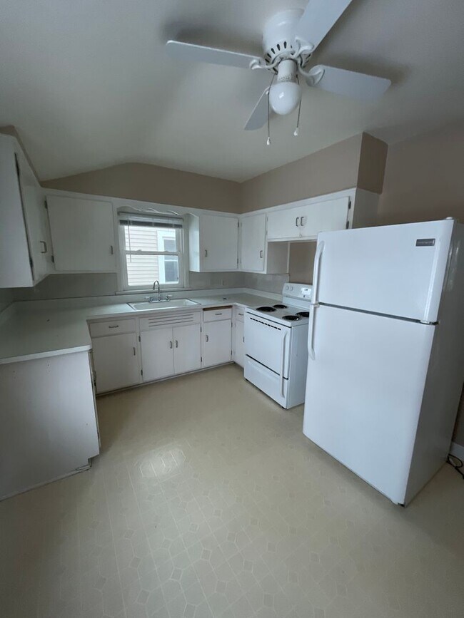 Building Photo - 2828 S 48th St