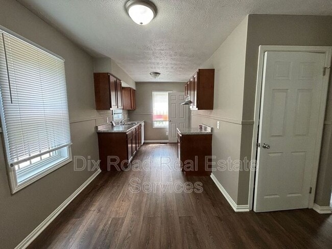 Building Photo - 660 Gramont Ave