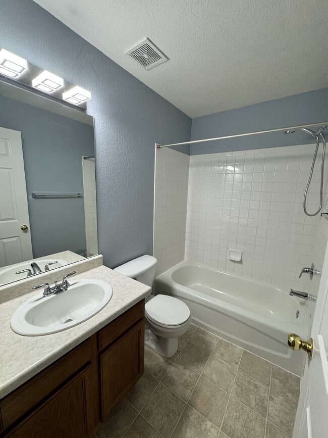 Building Photo - Beautiful End Unit Townhouse In Thornton!