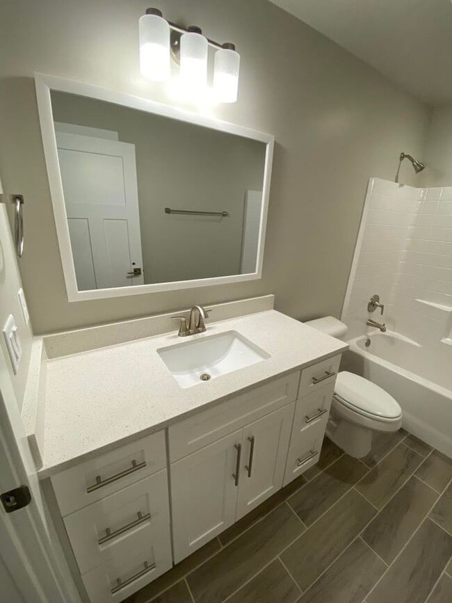Building Photo - 3 Bedroom Townhome. Water, Sewer, and Garbage Included!