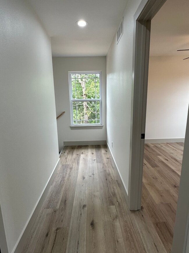 Building Photo - BRAND NEW 4 BED 3 BATH in WAYNESVILLE