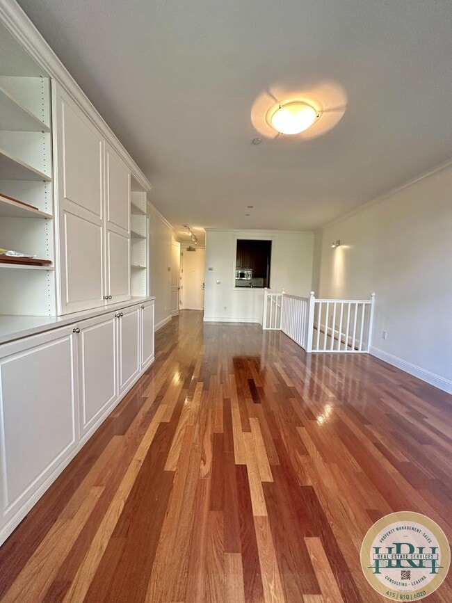 Building Photo - Charming 2 BR | 2.5 BA in Presidio Heights