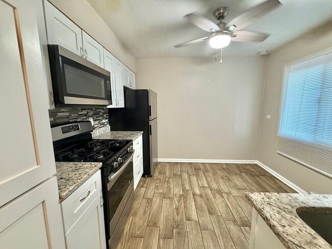 Building Photo - 4926 Crain St