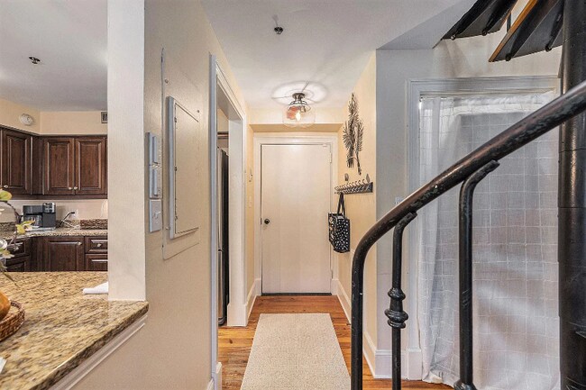 Building Photo - 157 Calhoun St