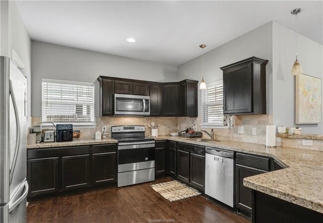 Building Photo - 410 Montclair Ave