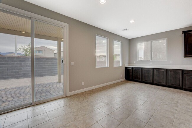 Building Photo - Stylish 3-Bedroom Home with Upgraded Kitch...