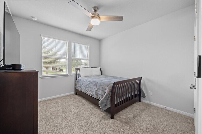 Building Photo - 2424 Pecan Island Dr