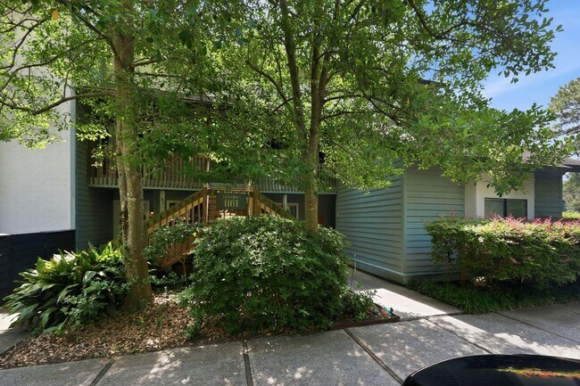 Building Photo - Spacious 2BR Condo in Desirable Snee Farm